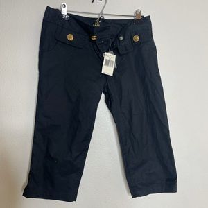 GUESS JEANS NWT Black Stretch Capri Pants With Gold Button Logo Size 27 Women’s